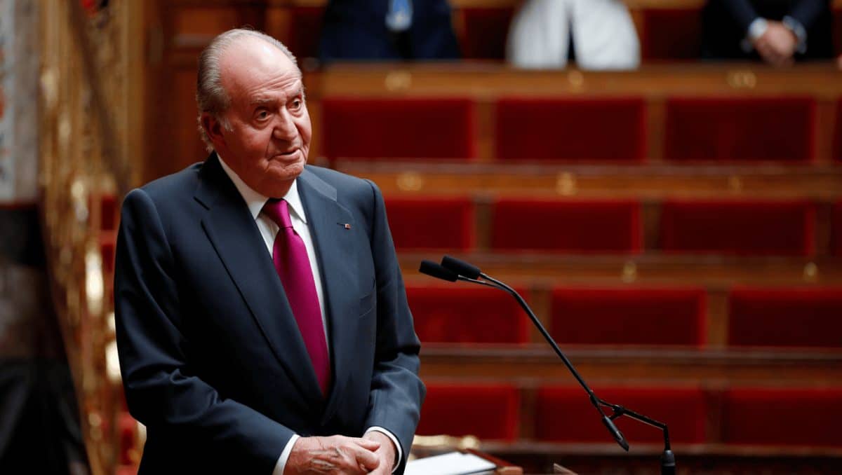 Juan Carlos I recibe un premio por sus memorias en la Asamblea Nacional francesa: "Nadie es profeta en su tierra"