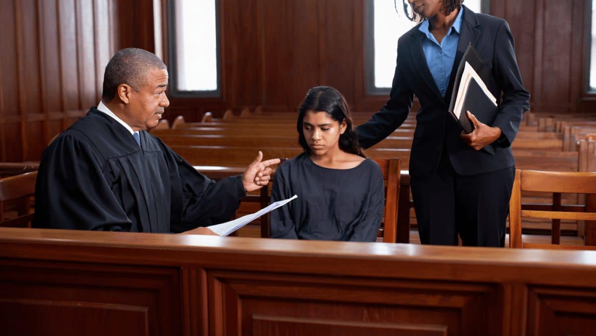 El juez pide informes médicos para valorar posibles daños psíquicos de la víctima del  jefe operativo de la Policía