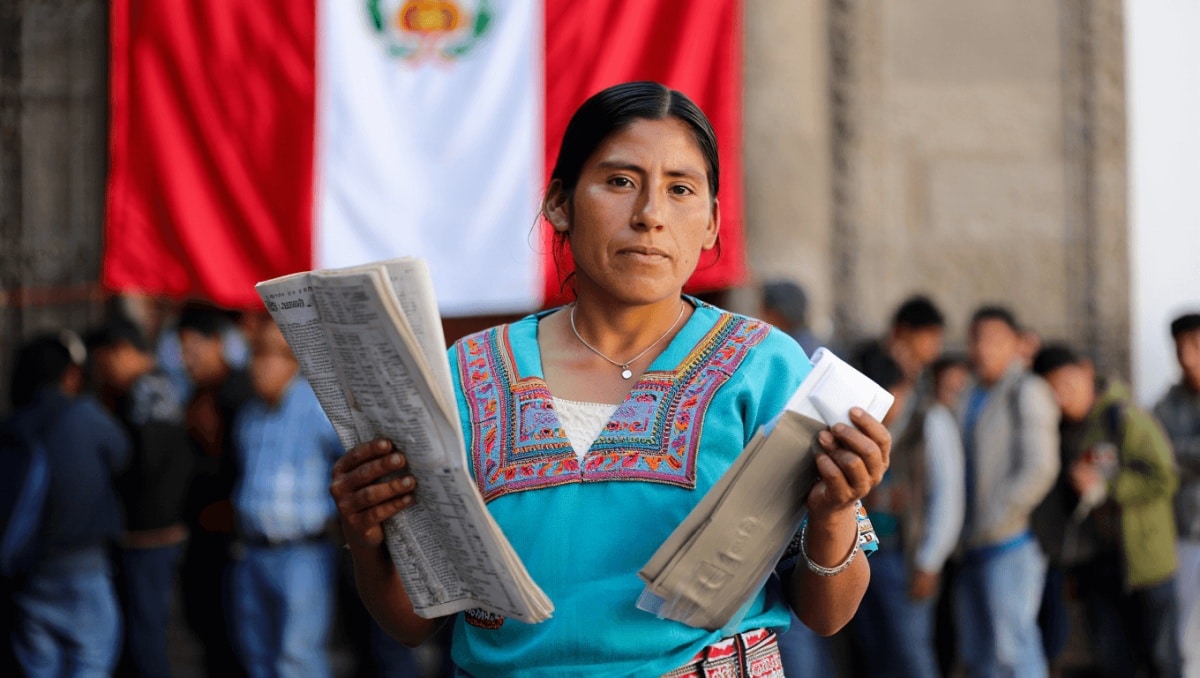 
							Perú elige entre 35 candidatos a su noveno presidente tras una década de inestabilidad política
						