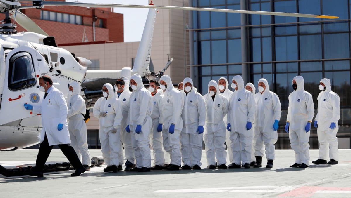 Hantavirus, en directo hoy en vídeo la última hora del desembarco del crucero en Canarias: Los 14 españoles son trasladados al Hospital Gómez Ulla para cumplir cuarentena