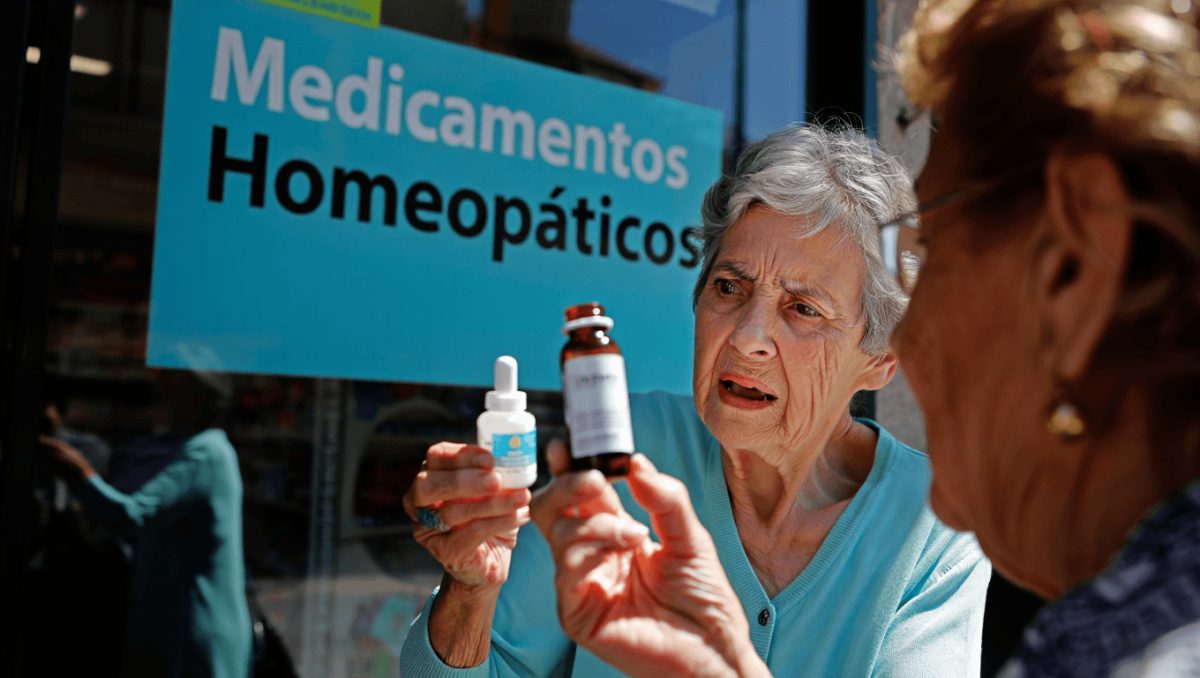 La homeopatía, a debate tras el informe de Sanidad: ¿estafa o práctica inofensiva?