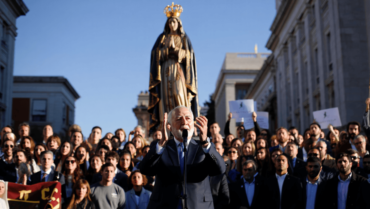 El PP se encomienda a la Virgen de la Bien Aparecida para mantener el bloqueo a la renovación del Tribunal Constitucional