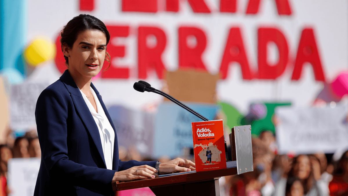 Eva Orúe cierra la Feria desvelando sus gustos literarios: "Me habría gustado escribir 'Adiós, Volodia', de Simone Signoret"
