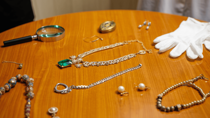 El informe sobre las joyas incautadas a Zapatero: de un collar valorado en 278.000 euros a bisutería sin valor