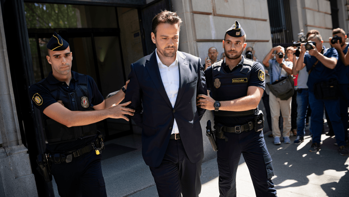 Busca y captura para el antiguo dueño de Plus Ultra por llevarse parte del dinero del rescate a paraísos fiscales