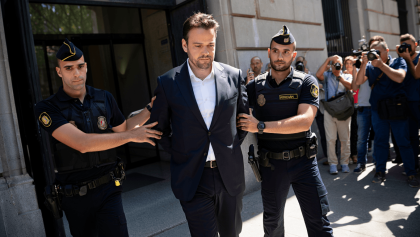 Busca y captura para el antiguo dueño de Plus Ultra por llevarse parte del dinero del rescate a paraísos fiscales