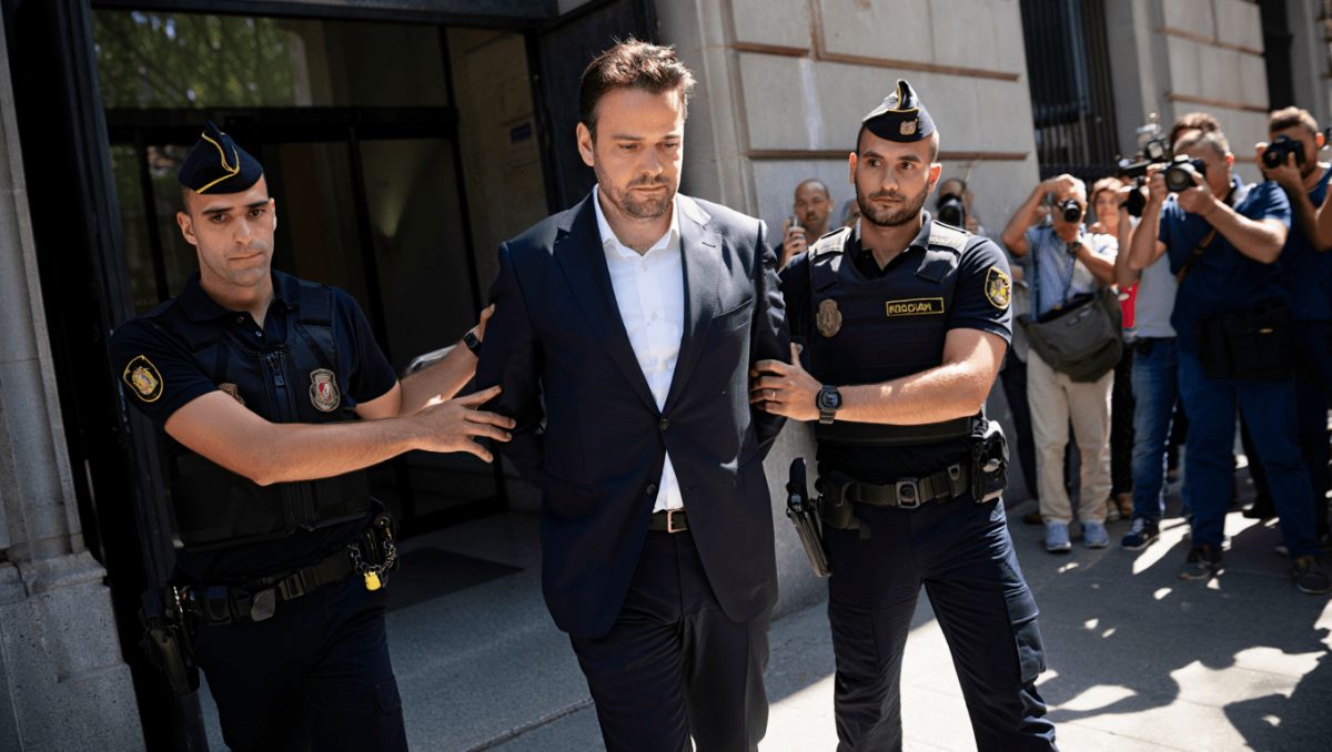 Busca y captura para el antiguo dueño de Plus Ultra por llevarse parte del dinero del rescate a paraísos fiscales