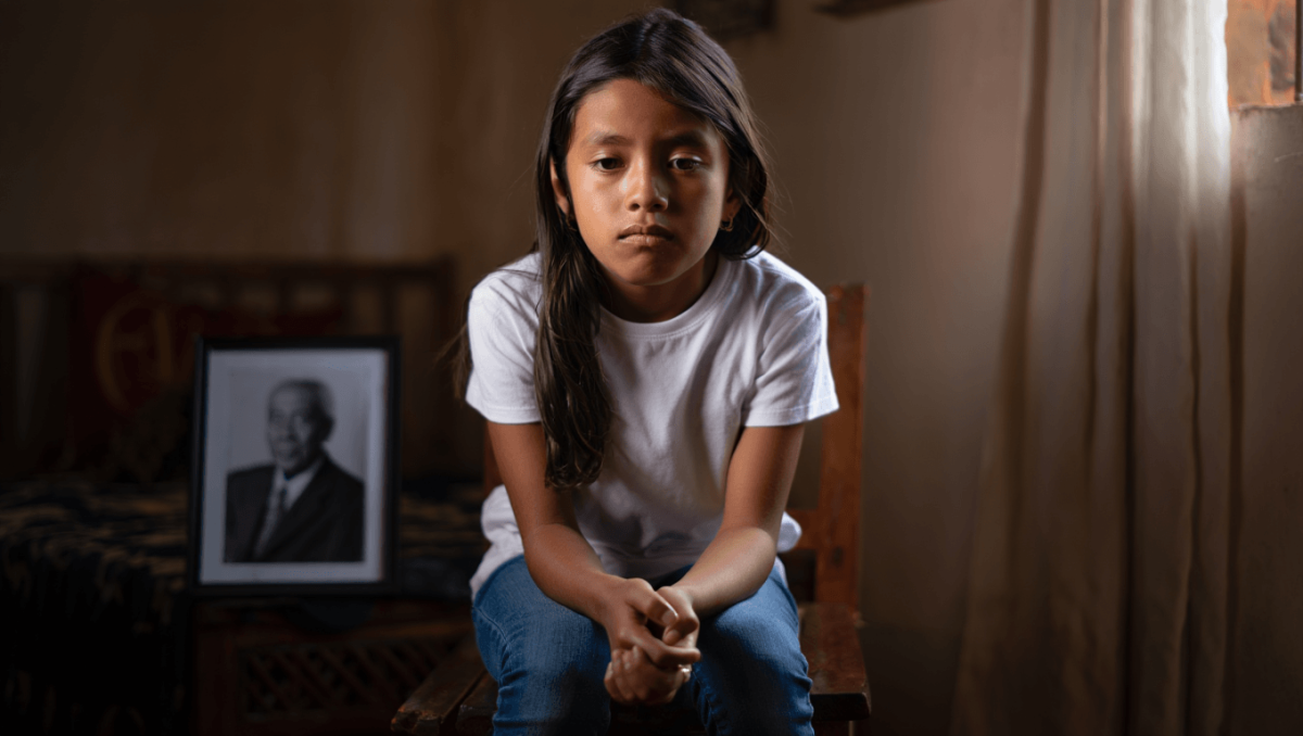 Cómo ayudar a una niña que presenció el fallecimiento del abuelo, una de las preguntas en el consultorio de Psicología de 20minutos