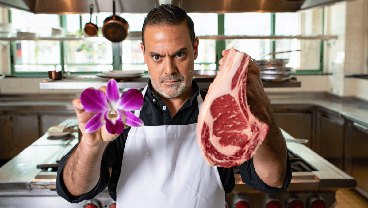 Javier Olleros: “En la cocina hay que dar el mismo valor a una flor que a un chuletón”