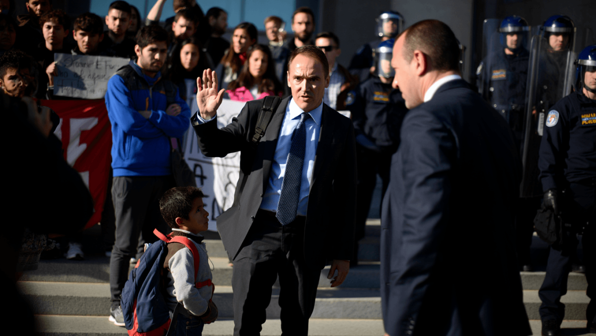 El PP se enreda con la acogida de menores: dice ahora que “cumplirán la ley” mientras varias comunidades en las que gobiernan con Vox se oponen