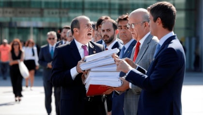 Los sindicatos tumban el borrador de Díaz para levantar el secreto salarial en las empresas: está "incompleto" y tiene "lagunas"