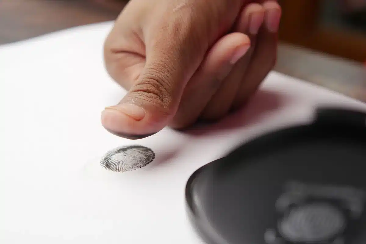 Control fronterizo con identificación de datos biométricos y documentación de migrantes