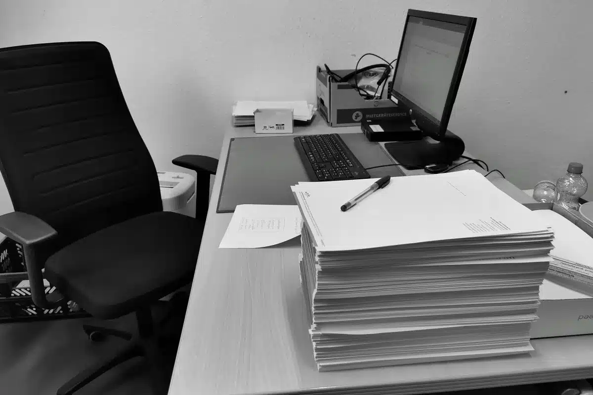 Documentación administrativa y trámites de gestión laboral