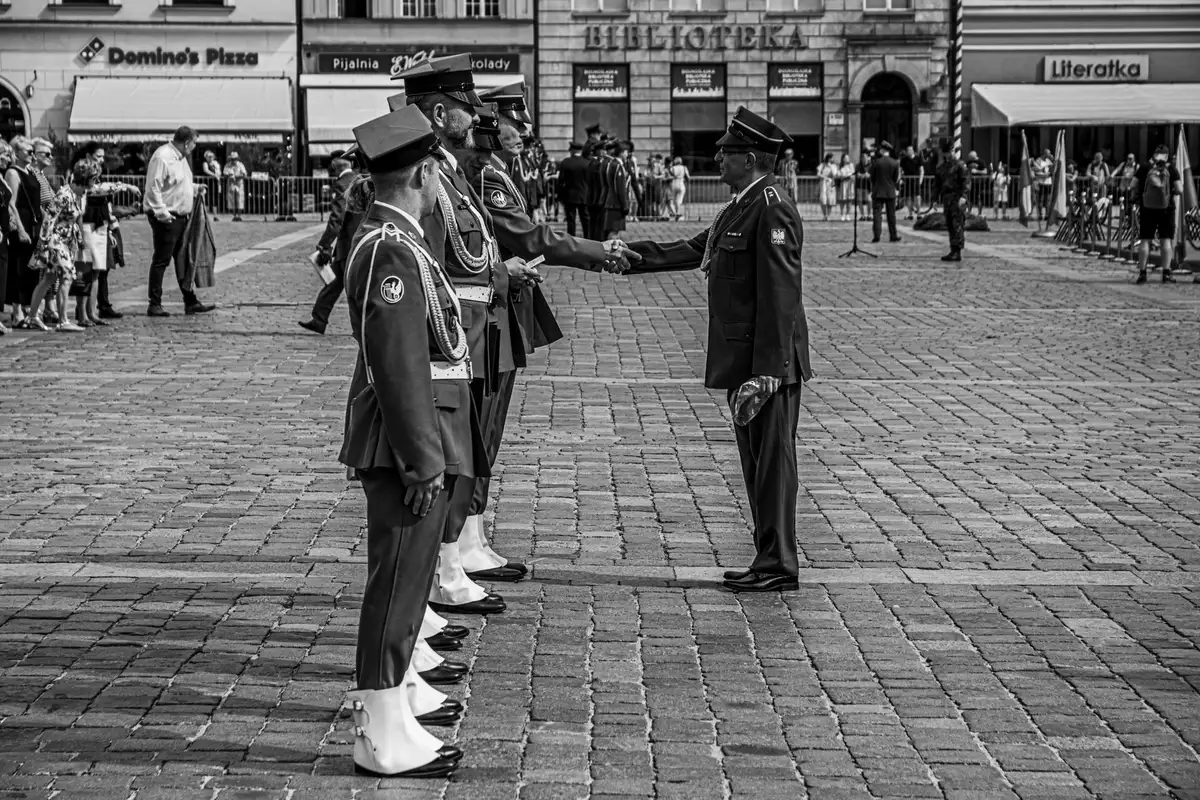 Ceremonia oficial de protocolo en zona fronteriza