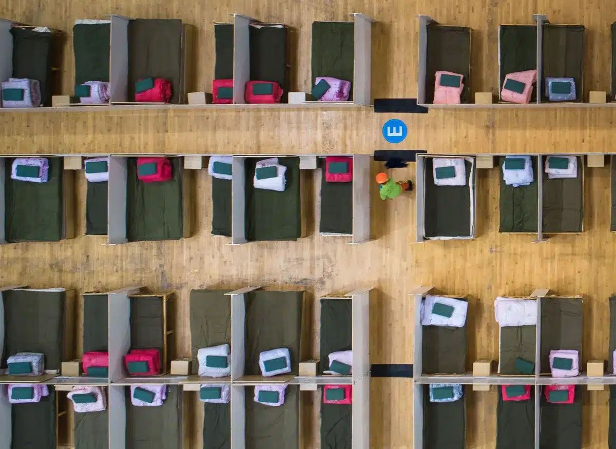Centro de acogida temporal con instalaciones b&aacute;sicas para personas en situaci&oacute;n de vulnerabilidad