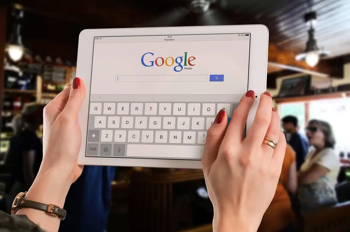Interfaz de búsqueda de Google mostrando resultados en dispositivo móvil