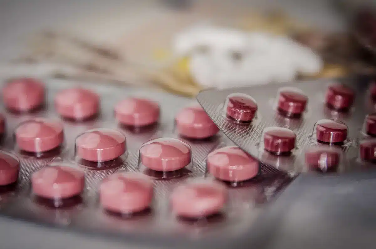 Medicamentos para adelgazar en una consulta médica con documentación