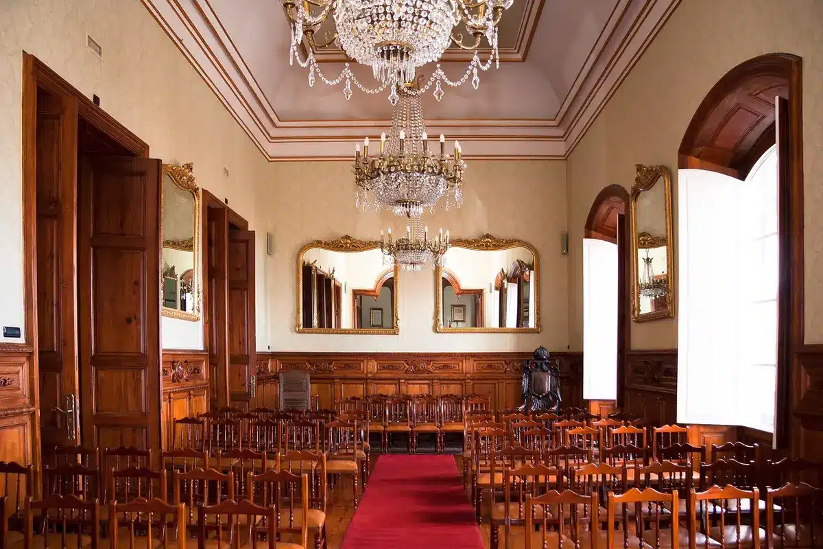 Sala de la Asamblea General con delegaciones y líderes en sus asientos