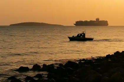 Hutíes toman Bab el Mandeb: impacto inmediato en comercio y energía