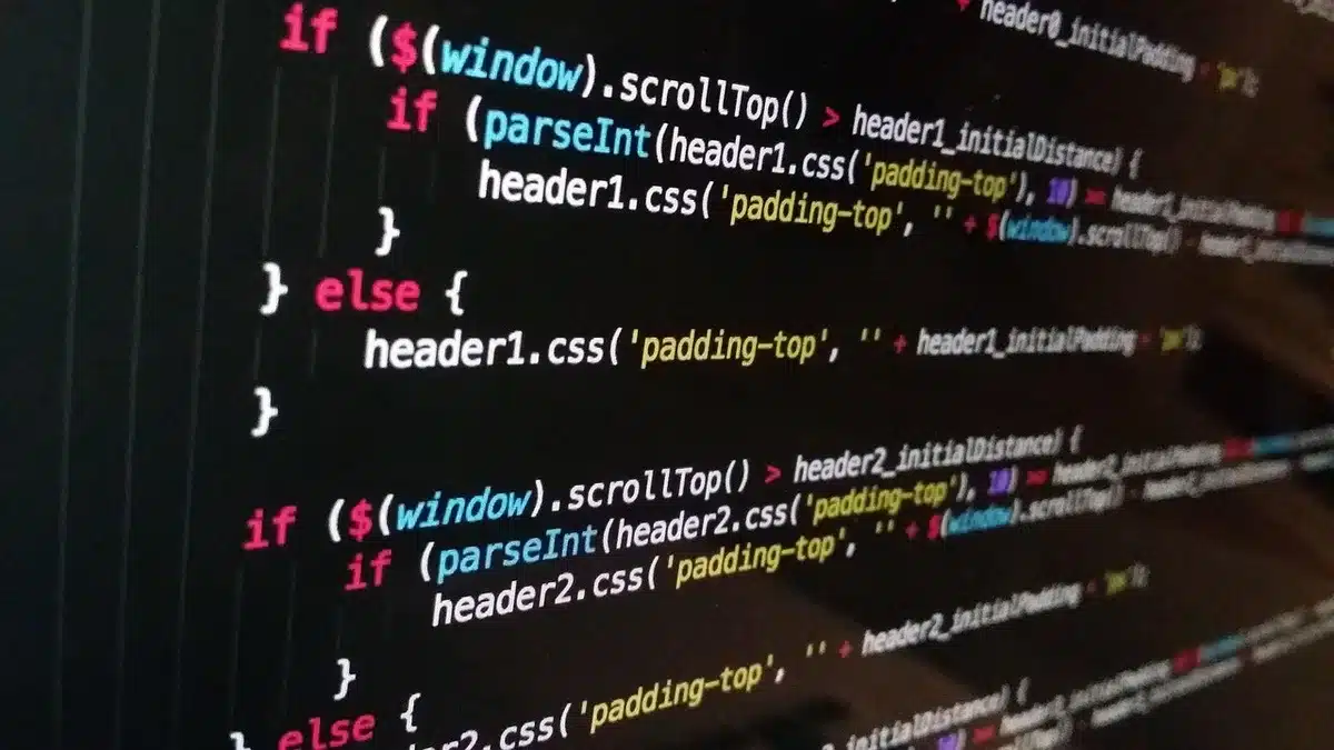 Pantalla de desarrollo web mostrando métricas de rendimiento y optimización
