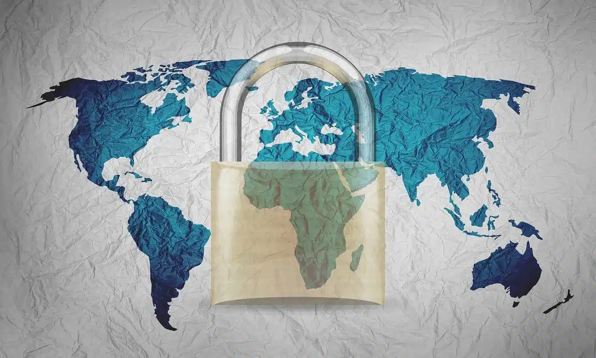 Ilustración de riesgo de seguridad y brechas de datos en entornos digitales